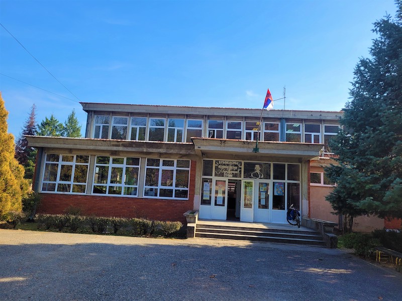 OŠ Vuk Karadžić Stubal.jpg