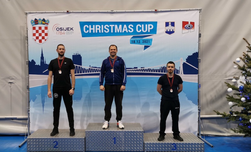 Seniori pistolj 1.Mikec, 2.Petrov.jpg
