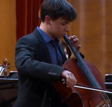 Violončelista Vuk Ovaskainen.png