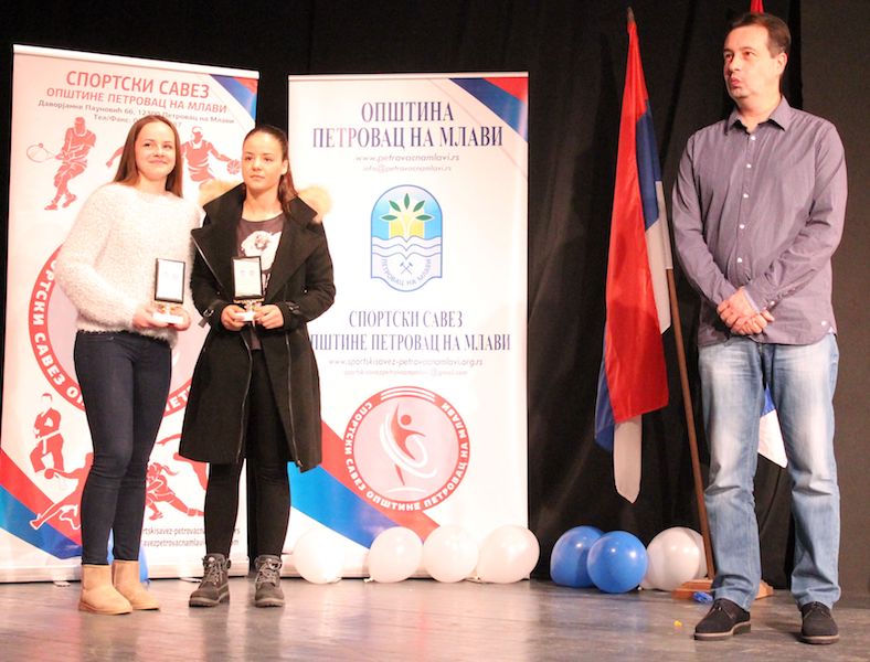 pnm milica dragomirovic kap rukometasica Srednje skole Mlaodst i dzudiskinja aleksandra simonovic sa Igorom Miljkovicem.jpg