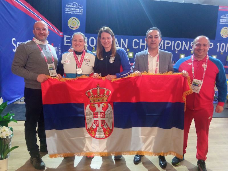 strelci sa ambasadorom Srbije u Norveskoj Draganom Petrovicem.jpg
