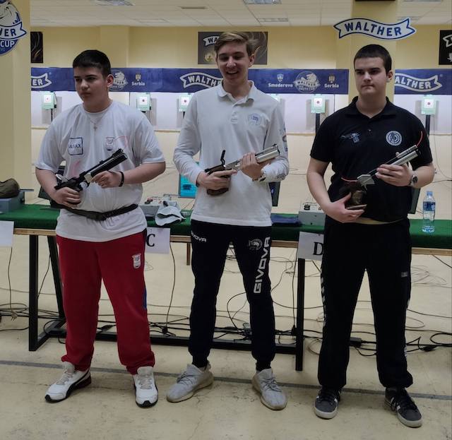 Pistolj mladji juniori.jpg