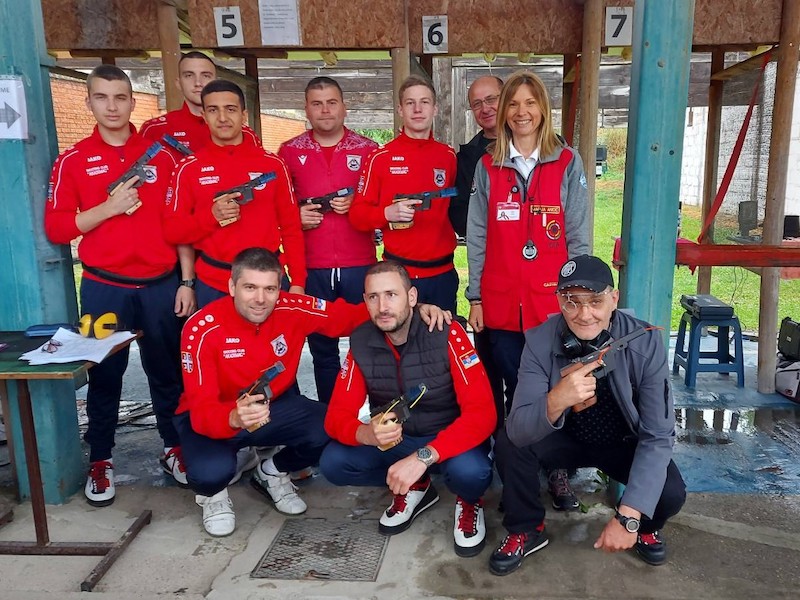 Standardnipistolj-ucesnici.jpg