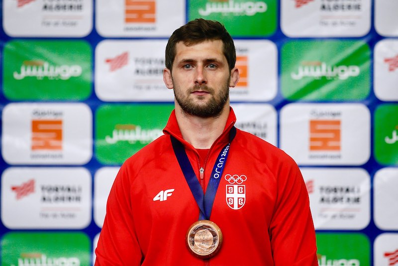 Kukolj-sa-medaljom.jpg