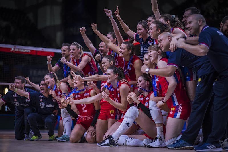 A - BRONZANE ODBOJKASICE 3.jpg