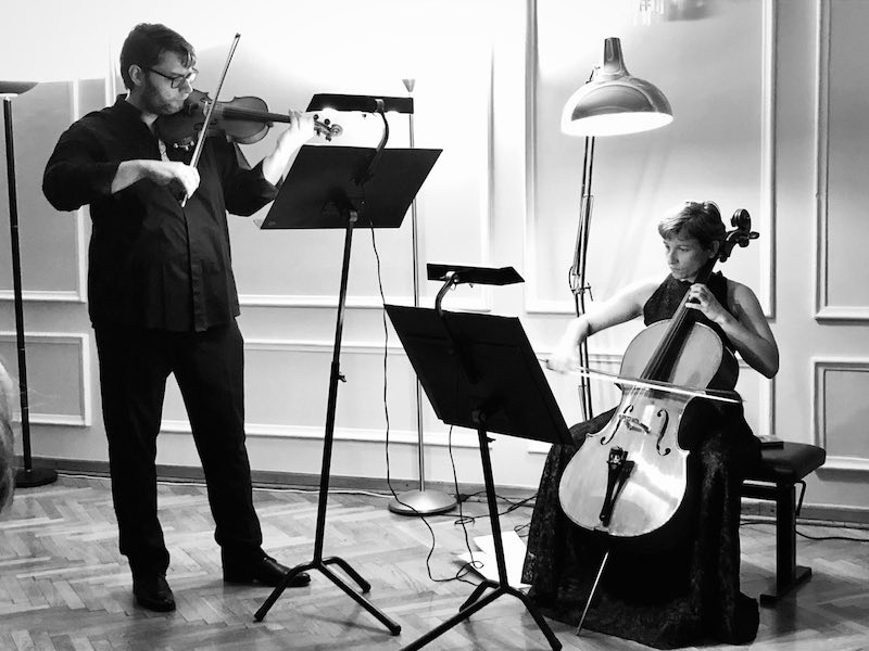 Violončelistkinja Belma Alić i violinista Marko Simović.jpg