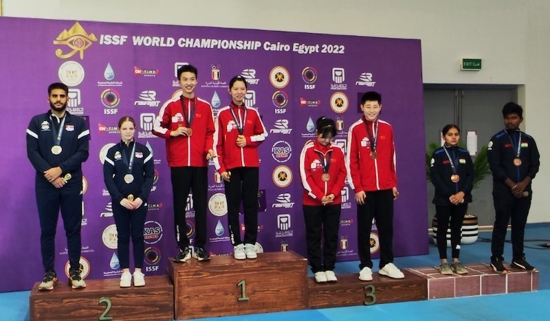 Vazdušnapuskajuniorskimiksmedalje2.jpg