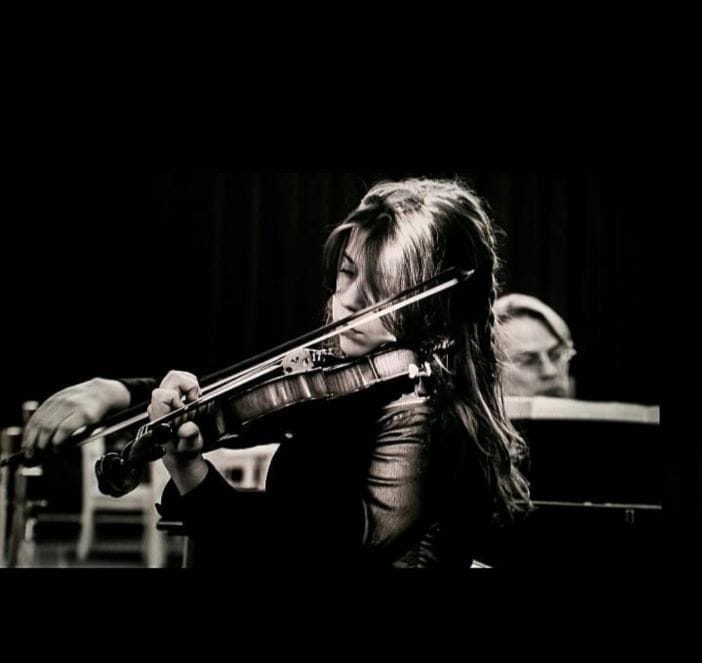 Violinistkinja Anja Ovaskainen.jpg