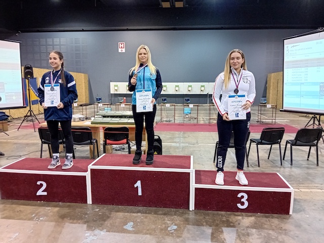 Puska_juniorke_medalje.jpg