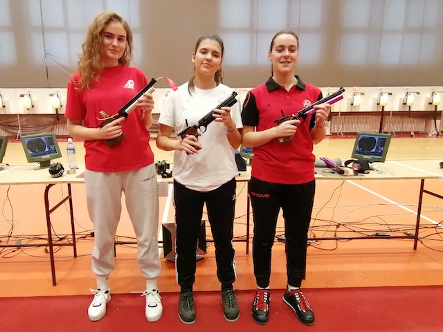 juniorkepistoljmedalje2.jpg