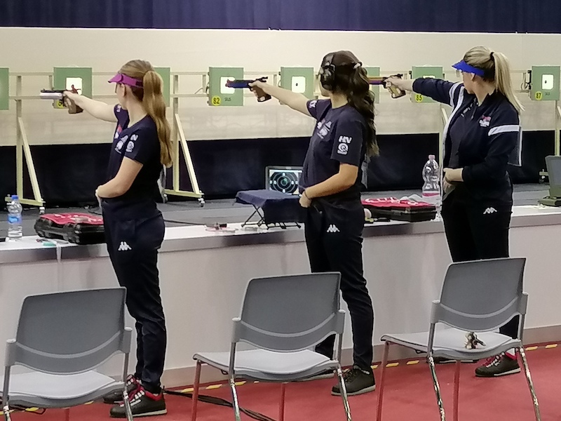 Srbija_juniorke_pistolj_foto_SSS.jpg