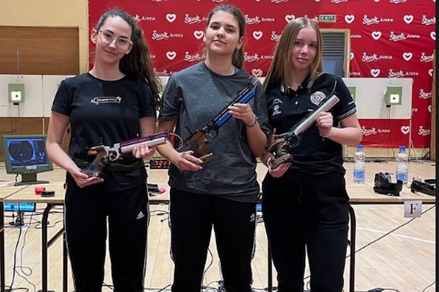 pistoljjuniorke.jpg