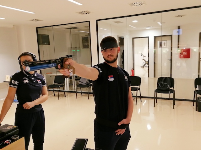 Uros_Gajic (pistolj).jpg