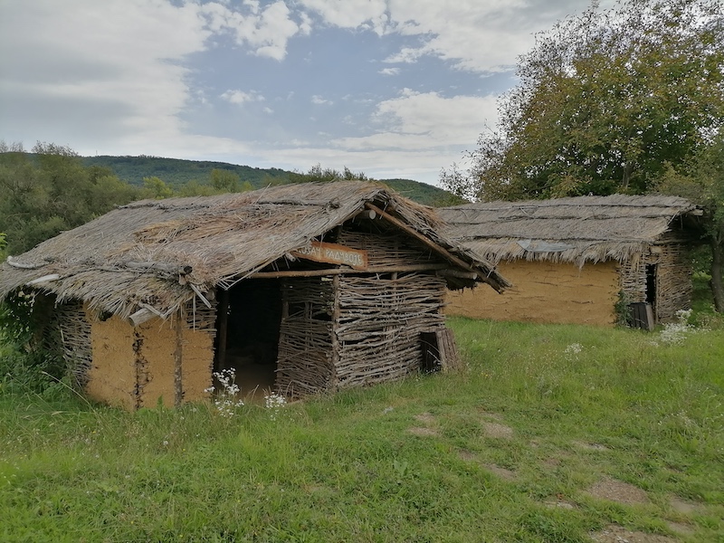 Arheološki lokalitet Pločnik.jpg
