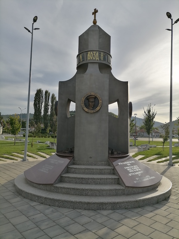 Spomenik Gvozdenom puku (2).jpg
