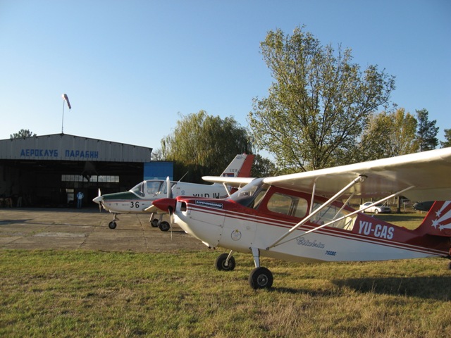 Avioni na sportskom aerodromu u Paracinu.jpg