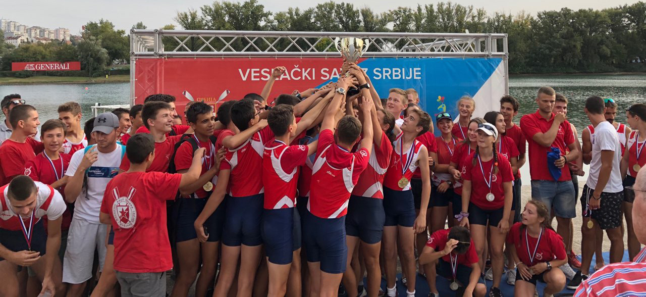 Veslaci i veslacice Crvene zvezde_Ekipni pobednici Prvenstva Srbije 2018 Foto VSS (2).jpg