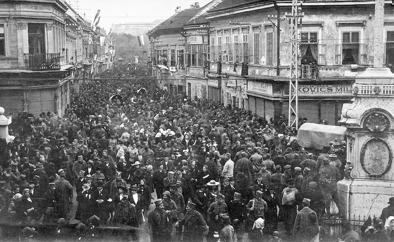 Ulazak kolone oslobodilaca u Novi Sad.jpg