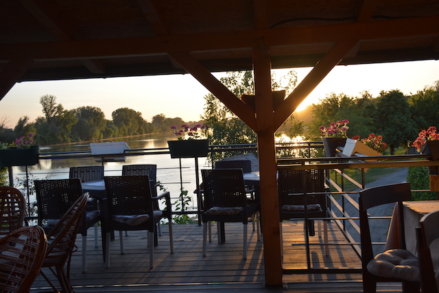 RESTORAN-ČARDA 11 PLAVIH.JPG