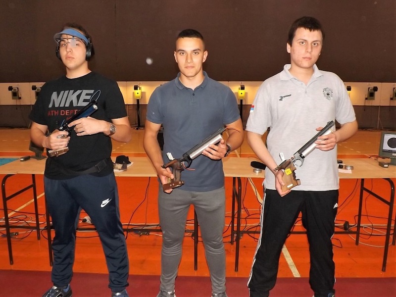 juniori-pistol.jpg