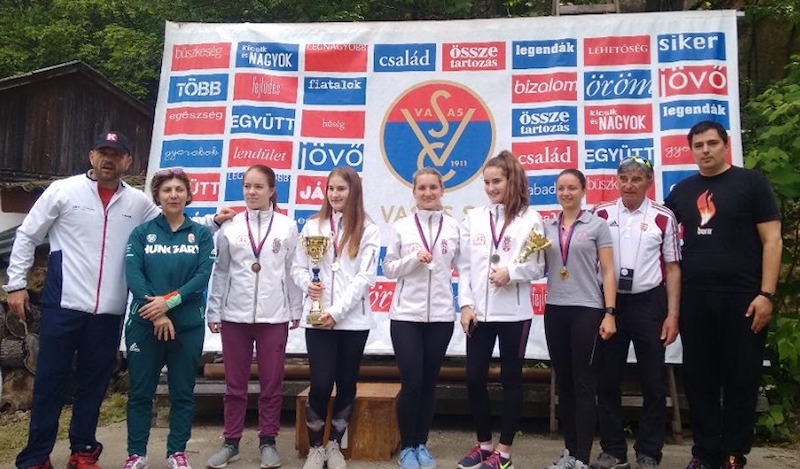 Zugligeti kup -srpska-ekipa-sa-domacinima-Foto- Tagret sprint Serbia.jpg