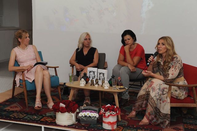 Četiri Boginje na promociji - Balaban Goga, Vesna Ivancev, Svetlana Dragutinovic, Milica Kljajic (sa desna na levo).jpg