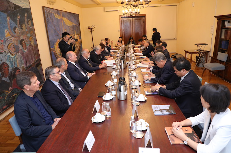 Delegacija &Scaron;andong akademije nauke u SANU 1 .JPG