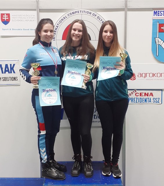 Juniorke-puska-Marija-Zavisic-levo.jpg