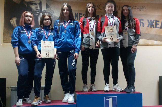 17-Zele-pionirke-ekipno_17-11-2019.jpg