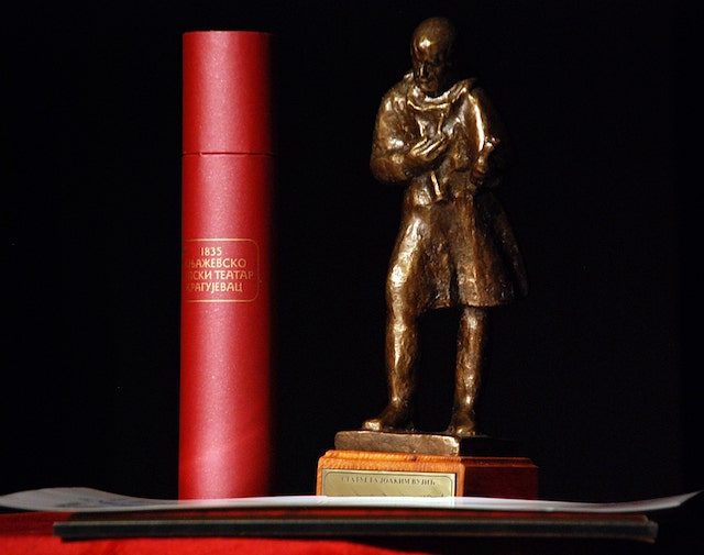STATUETA-min.JPG
