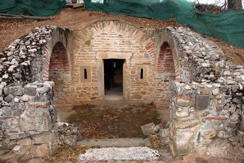 Grobnica u Brestoviku-min.JPG