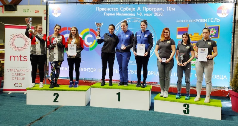 Puska seniorke ekipno-min.jpg