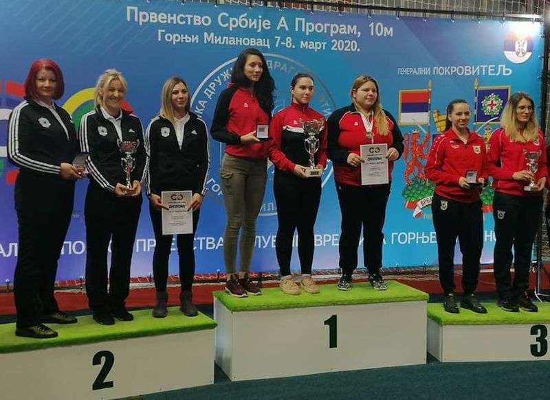 Pistolj seniorke ekipno-min.jpg