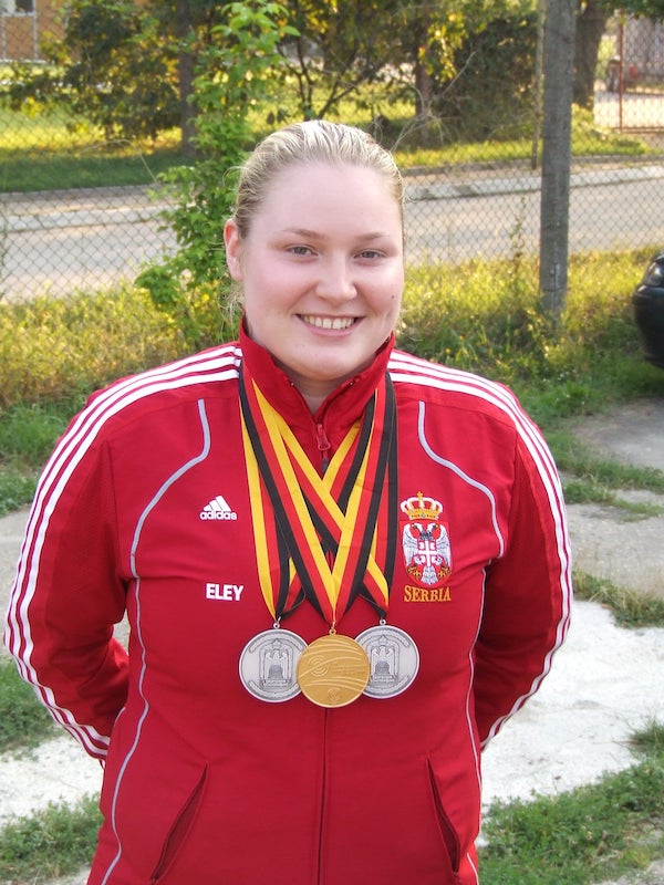 2010 Zorana Arunovic sa medaljama-min.JPG