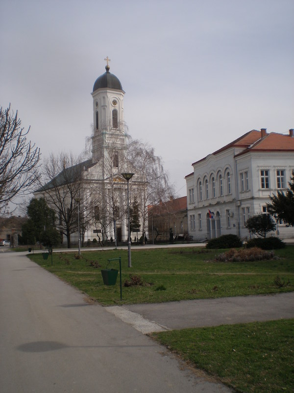 Gimnazija i crkva.JPG