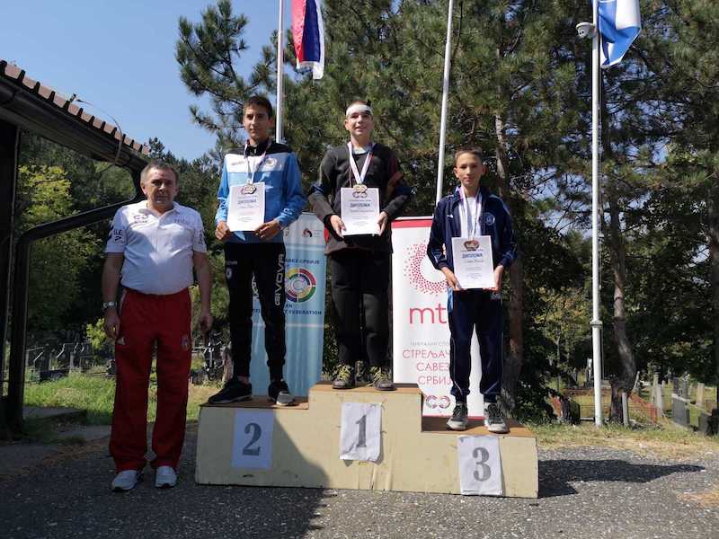 pioniri lezeci.jpg