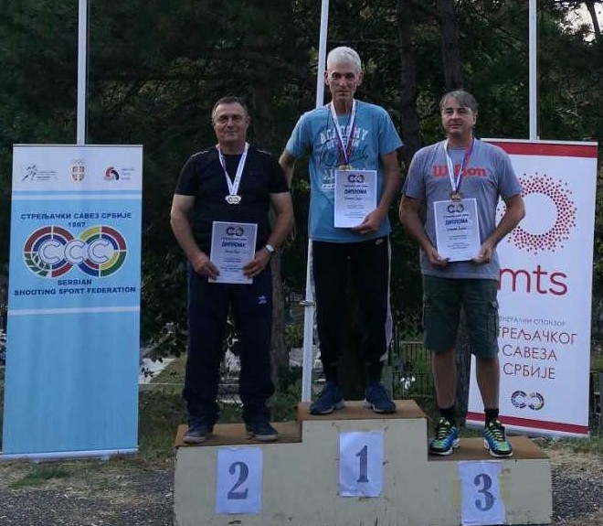 Vojnicka puska lezeci pojedinacno.jpg