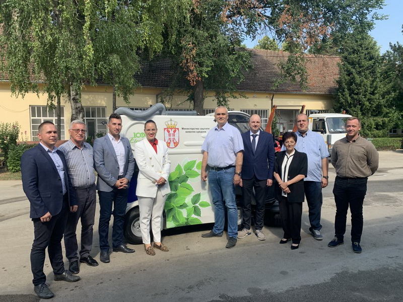МИНИСТАРСТВО ДОДЕЛИЛО НОВУ МАШИНУ НАШОЈ ОПШТИНИ