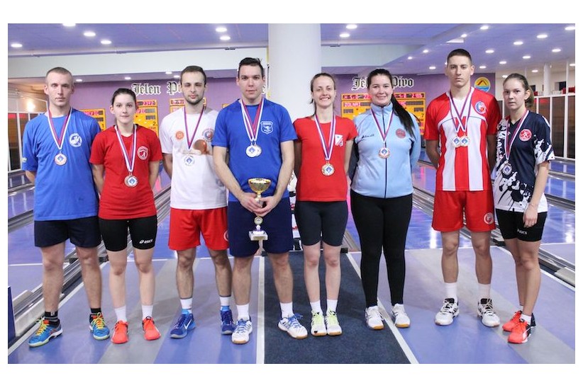 DR OSVAJACI SVIH JUNIORSKIH MEDALJA.jpg