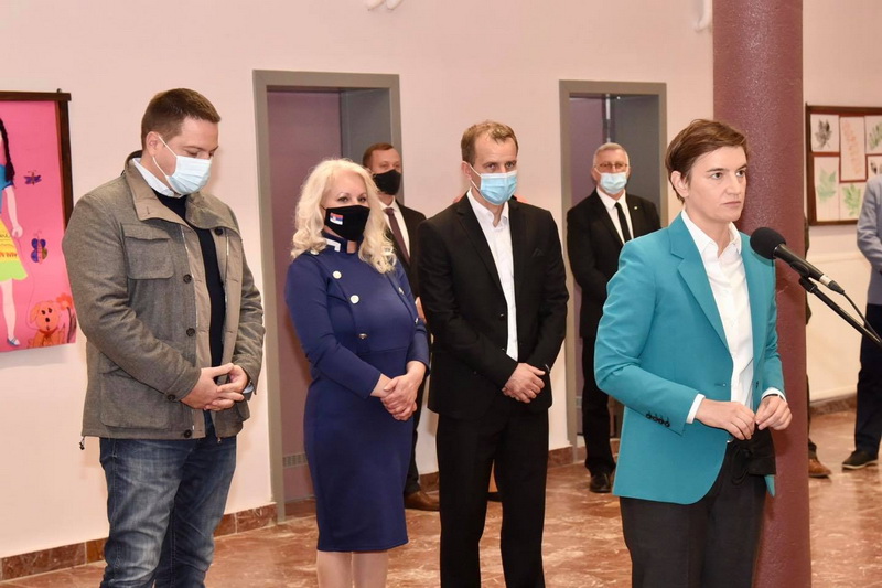 ПРЕМИЈЕРКА АНА БРНАБИЋ ПОСЕТИЛА НОВИ КНЕЖЕВАЦ
