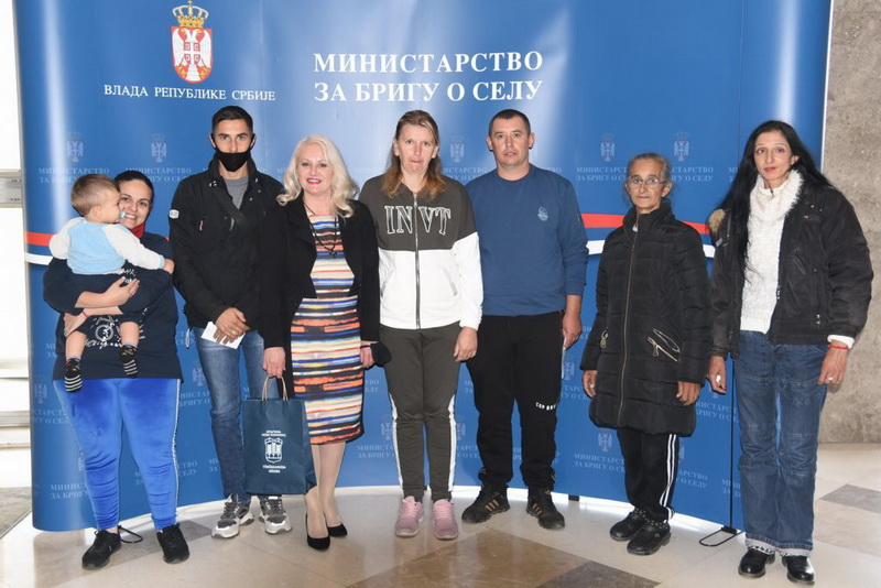 ПОТПИСАНИ УГОВОРИ ЗА КУПОВИНУ СЕОСКИХ КУЋА