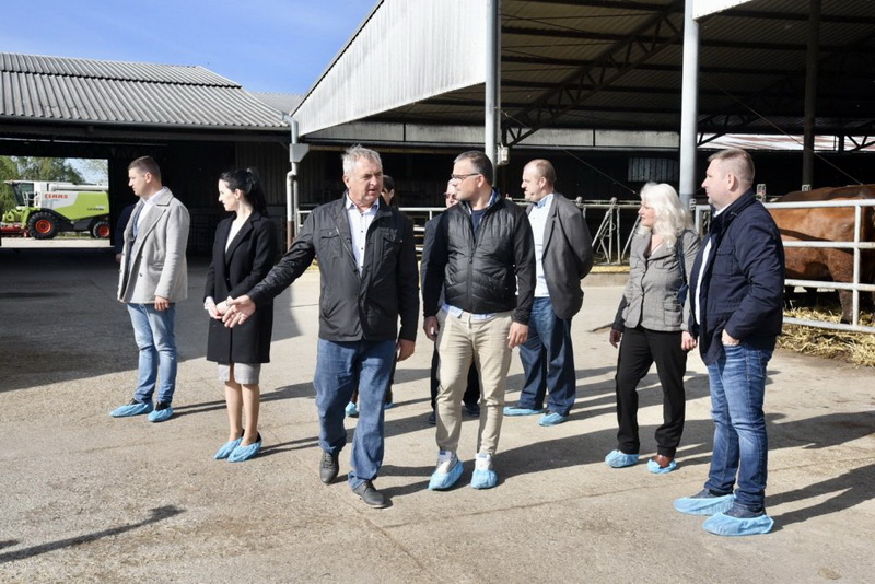 МИНИСТАР НЕДИМОВИЋ ПОСЕТИО ГАЗДИНСТВО МЛАДЕНА ЈАНЧИЋА