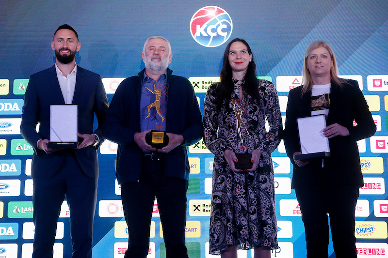 КОШАРКА - Соња Васић и Никола Јокић најбољи у 2021