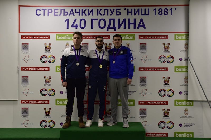 СТРЕЉАШТВО - Крагуjевчани испред Смедереваца и Нишлиjа