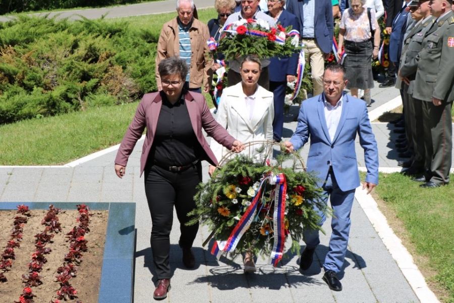 ПОЛАГАЊЕМ ВЕНАЦА ОБЕЛЕЖЕН ДАН ПОБЕДЕ