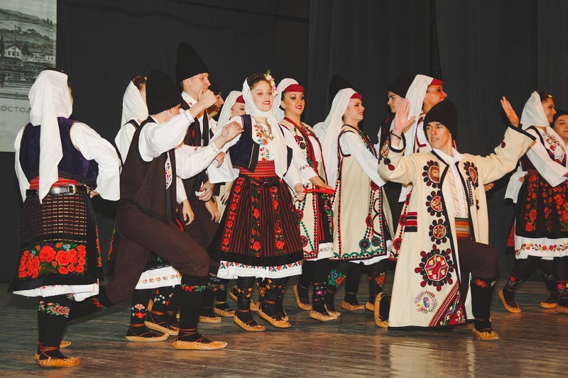 РАСКОШ И БОГАТСТВО НАРОДНИХ ИГАРА НА 12. СМОТРИ ФОЛКЛОРНИХ АНСАМБАЛА
