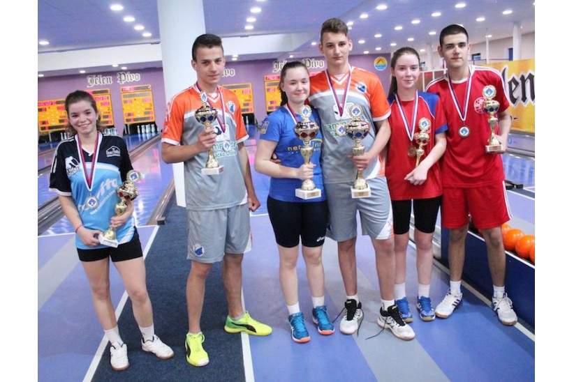 banja 18 svi osvajaci medalj mladji kadeti i kadetkinje.jpg