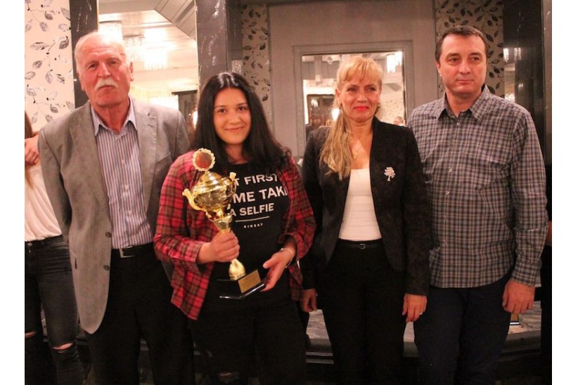 svecanost dragojlovic popesci visna i dglavni trene r rumunskog savez antimireskua.jpg