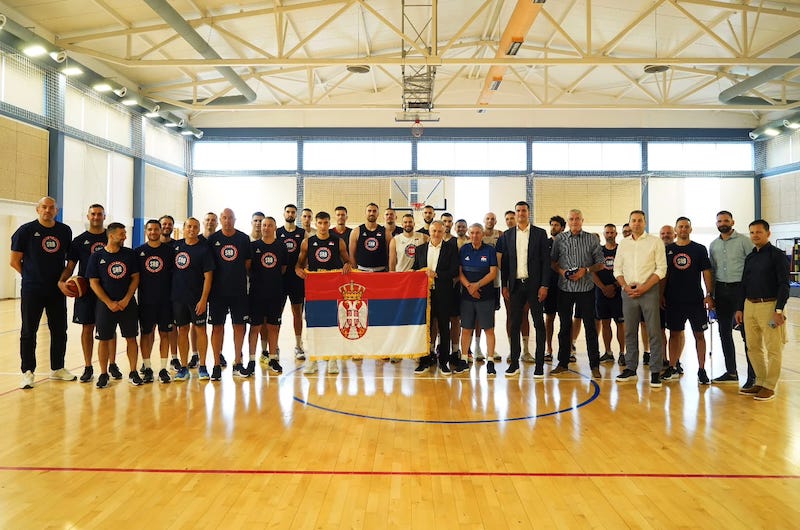 КОШАРКА - Застава Србије у рукама кошаркаша за срећу и успех на Олимпијским играма
