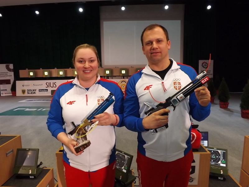 СТРЕЉАШТВО - Зорана и Дамир у мечу за злато микс парова на Олимпиjским играма